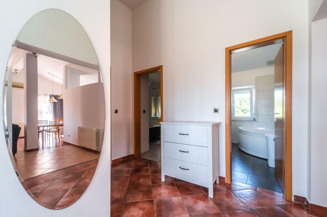 Apartman Debora Sa Privatnim Bazenom Pula Eksteriør billede